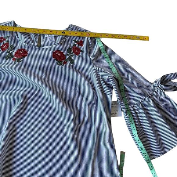 NWT!! Liz Claiborne Floral Embroidery Loose Fitting Blouse - Picture 3 of 8